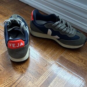 Veja Women's Sneakers - Navy and Olive